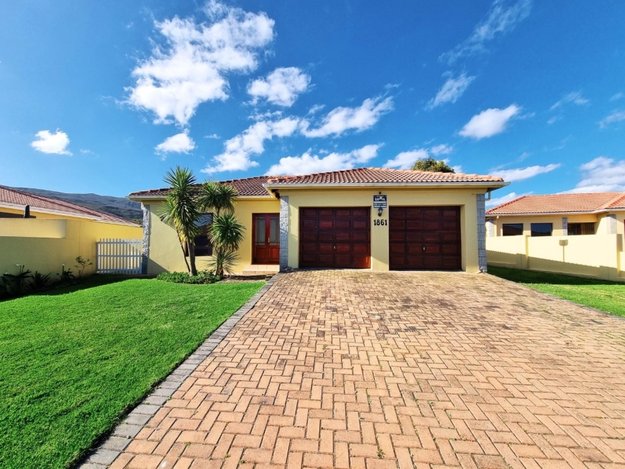 3 Bedroom Property for Sale in Sandbaai Western Cape